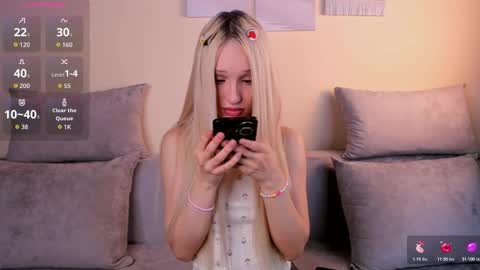 Snapshot of velourorbit chatting on 03/17/26, 05:44 Hi im Hannah online show from 03/17/26, 05:44