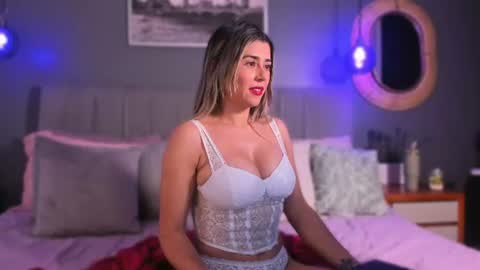 veluna_ online show from 06/09/26, 12:17