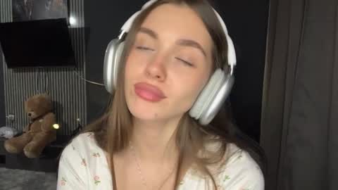 Nia online show from 04/06/26, 04:30