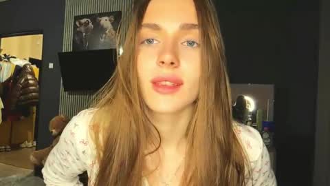 Nia online show from 04/28/26, 05:07