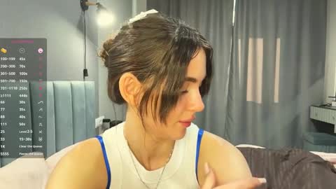 Snapshot of veluxe chatting on 05/18/26, 03:07 Nia online show from 05/18/26, 03:07
