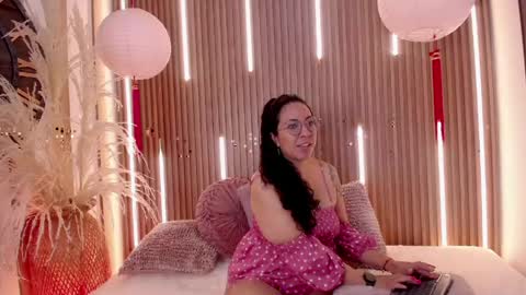 Emma Curly online show from 04/18/26, 12:31