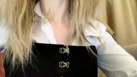 Uma online show from 05/14/26, 08:26
