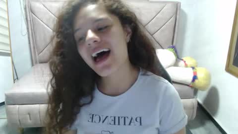 velvet_moon_v online show from 10/27/25, 01:04