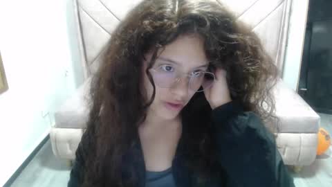 velvet_moon_v online show from 10/28/25, 01:36