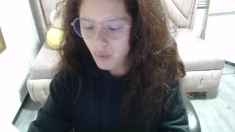 velvet_moon_v online show from 12/20/25, 01:29