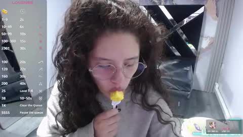 velvet_moon_v online show from 02/06/26, 12:30