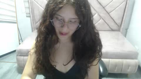 velvet_moon_v online show from 03/03/26, 07:42