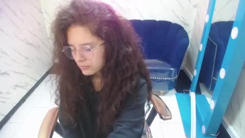 velvet_moon_v online show from 03/18/26, 01:47