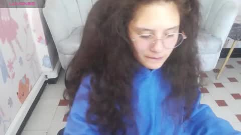 velvet_moon_v online show from 03/25/26, 01:28