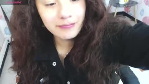 velvet_moon_v online show from 04/01/26, 01:41