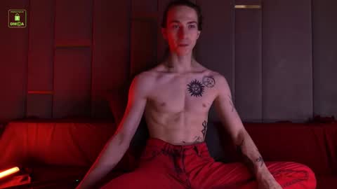 Snapshot of velvet_power chatting on 10/31/25, 10:38 Ares online show from 10/31/25, 10:38