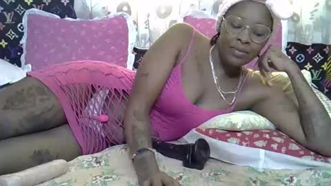 Snapshot of velvet_temptress chatting on 09/23/25, 05:43 velvet online show from 09/23/25, 05:43