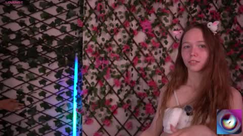 Snapshot of velvet_vice chatting on 11/27/25, 06:21 Polly online show from 11/27/25, 06:21