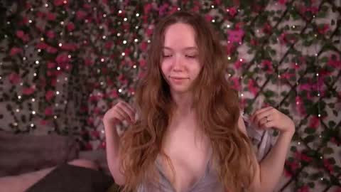 Snapshot of velvet_vice chatting on 12/14/25, 06:12 Polly online show from 12/14/25, 06:12