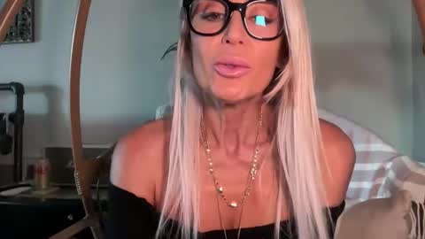 VelvetBarbie online show from 01/05/26, 07:28