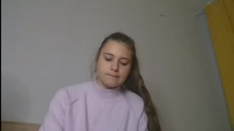 Snapshot of velveted_ivy chatting on 11/25/25, 01:00 velveted_ivy online show from 11/25/25, 01:00