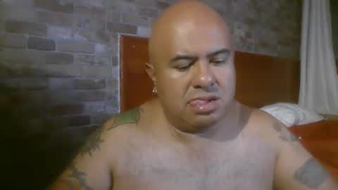 Snapshot of velvetlux9 chatting on 05/17/26, 02:20 velvetlux9 online show from 05/17/26, 02:20