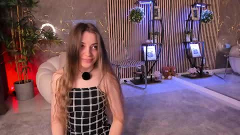 Velvet online show from 04/23/26, 03:19