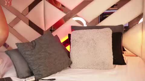 velvett_moon__ online show from 07/23/26, 04:10