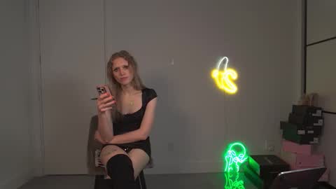 VelvetTGirl online show from 03/16/26, 05:50