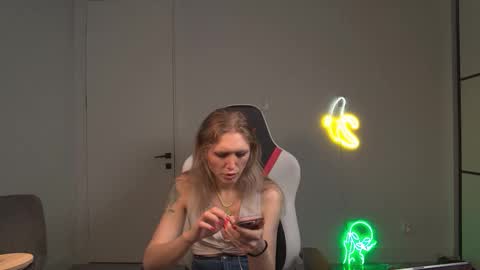 VelvetTGirl online show from 03/25/26, 06:52