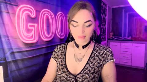 Snapshot of velvettouch4444 chatting on 02/19/26, 07:10 MERYEM online show from 02/19/26, 07:10