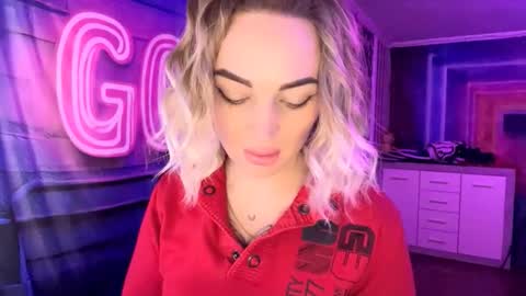 Snapshot of velvettouch4444 chatting on 02/23/26, 06:16 MERYEM online show from 02/23/26, 06:16