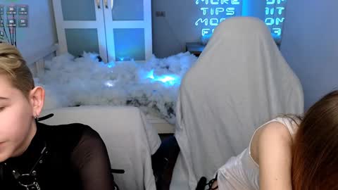 CLEOshort hair  TIna long hair  online show from 01/02/25, 01:51