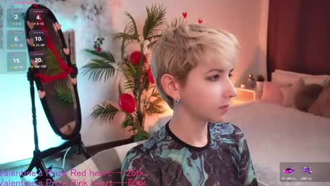 CLEOshort hair  TIna long hair  online show from 02/14/25, 04:31