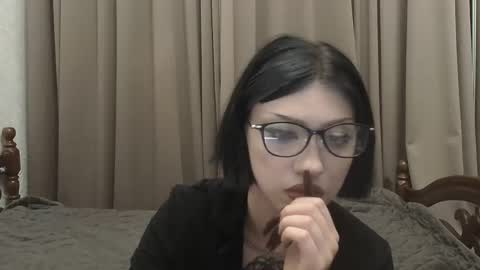 Snapshot of venera_goddess chatting on 05/15/26, 04:14 Naly online show from 05/15/26, 04:14