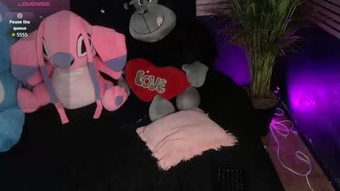 Snapshot of venus_26_ chatting on 11/12/25, 11:36 eva online show from 11/12/25, 11:36