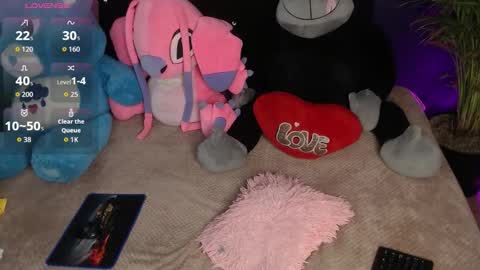 Snapshot of venus_26_ chatting on 11/15/25, 11:32 eva online show from 11/15/25, 11:32