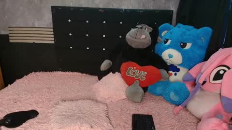 Snapshot of venus_26_ chatting on 05/15/26, 10:28 eva online show from 05/15/26, 10:28