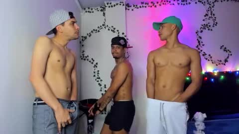 Snapshot of venus_boy2 chatting on 11/05/25, 04:23 venus_boy2 online show from 11/05/25, 04:23