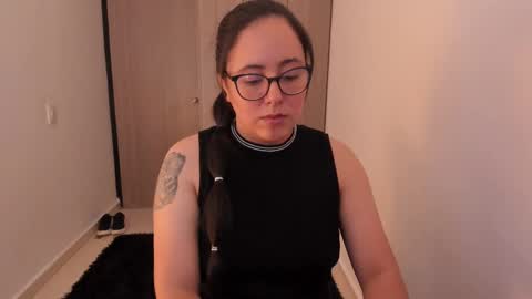 Snapshot of venus_cat_ chatting on 10/12/25, 06:18 Venus online show from 10/12/25, 06:18