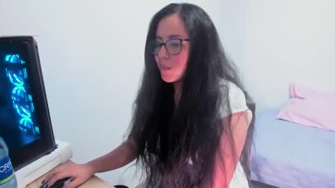 Snapshot of venus_cat_ chatting on 10/18/25, 09:15 Venus online show from 10/18/25, 09:15