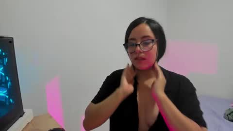 Snapshot of venus_cat_ chatting on 10/22/25, 01:28 Venus online show from 10/22/25, 01:28