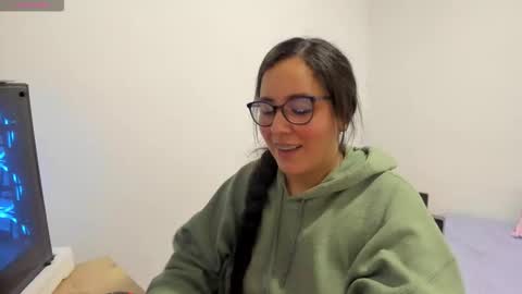 Snapshot of venus_cat_ chatting on 10/23/25, 01:05 Venus online show from 10/23/25, 01:05