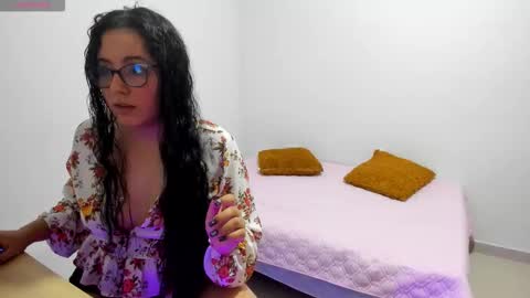 Snapshot of venus_cat_ chatting on 11/01/25, 10:45 Venus online show from 11/01/25, 10:45