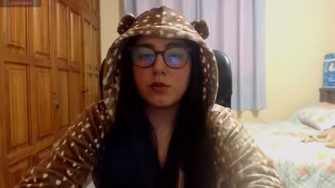 Snapshot of venus_cat_ chatting on 12/15/25, 04:39 Venus online show from 12/15/25, 04:39