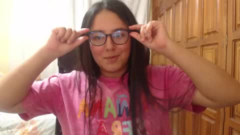 Snapshot of venus_cat_ chatting on 05/18/26, 04:07 Venus online show from 05/18/26, 04:07