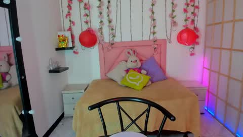 Snapshot of venus_latin_01 chatting on 09/23/25, 08:01 Mary online show from 09/23/25, 08:01