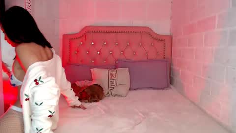 emily independent account  MY conextion 1100 GTM  to  17hr GTM online show from 11/12/25, 09:25