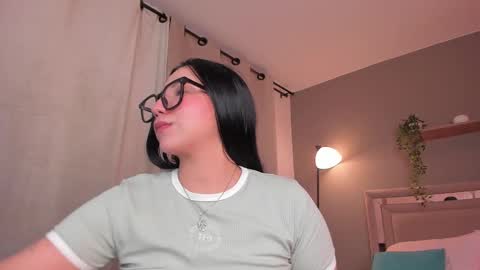 Snapshot of venus_reid chatting on 03/05/25, 10:00 venus_reid online show from 03/05/25, 10:00