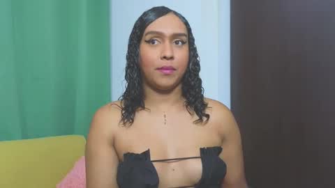 Snapshot of venus_speer chatting on 12/06/24, 02:35 Luisa online show from 12/06/24, 02:35