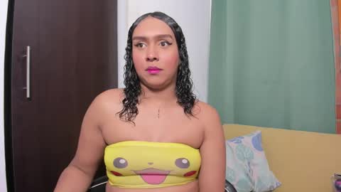 Snapshot of venus_speer chatting on 12/17/24, 01:38 Luisa online show from 12/17/24, 01:38