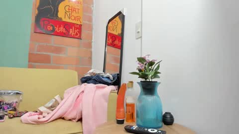 Snapshot of venus_speer chatting on 12/17/24, 06:09 Luisa online show from 12/17/24, 06:09