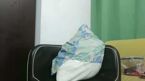 Snapshot of venus_speer chatting on 01/08/25, 04:12 Luisa online show from 01/08/25, 04:12