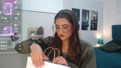 Snapshot of venus_steffen chatting on 09/24/25, 12:52 Mia online show from 09/24/25, 12:52